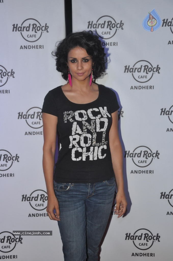 Bolly Celebs at The Hard Rock Cafe Launch - 13 / 53 photos