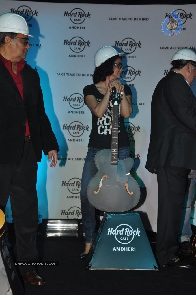 Bolly Celebs at The Hard Rock Cafe Launch - 21 / 53 photos