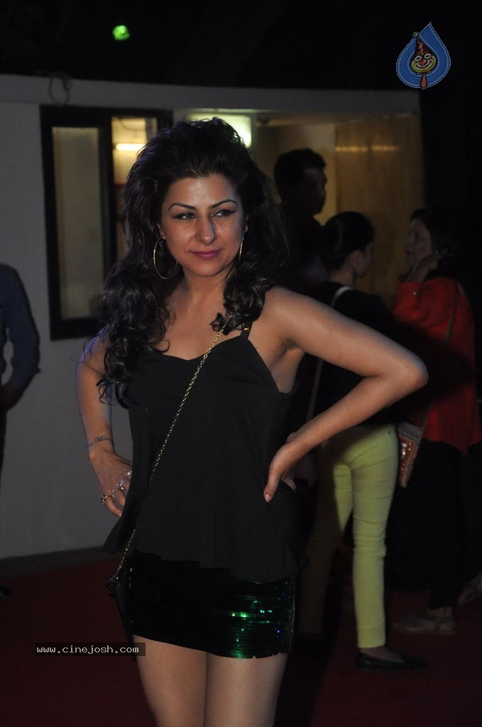 Bolly Celebs at The Hard Rock Cafe Launch - 32 / 53 photos