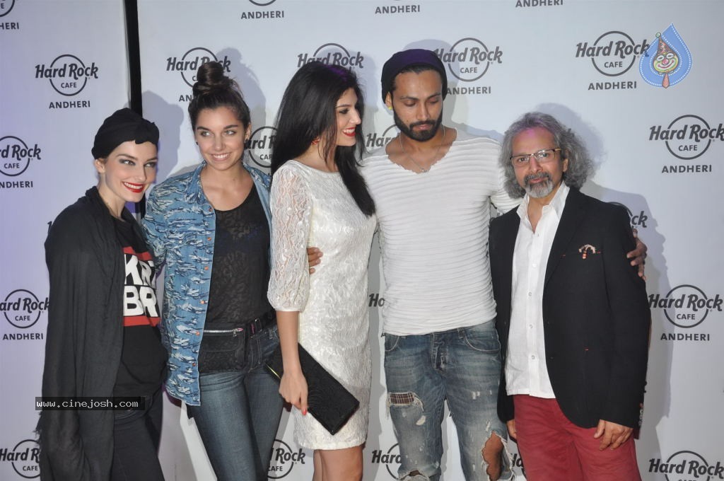 Bolly Celebs at The Hard Rock Cafe Launch - 33 / 53 photos