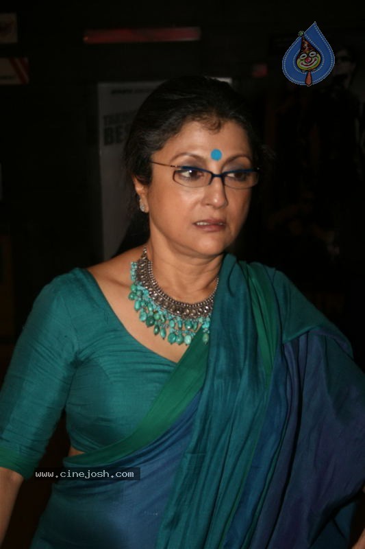 Bolly Celebs at The Japanese Wife Premiere - 35 / 48 photos
