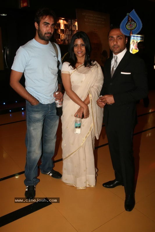 Bolly Celebs at The Japanese Wife Premiere - 44 / 48 photos