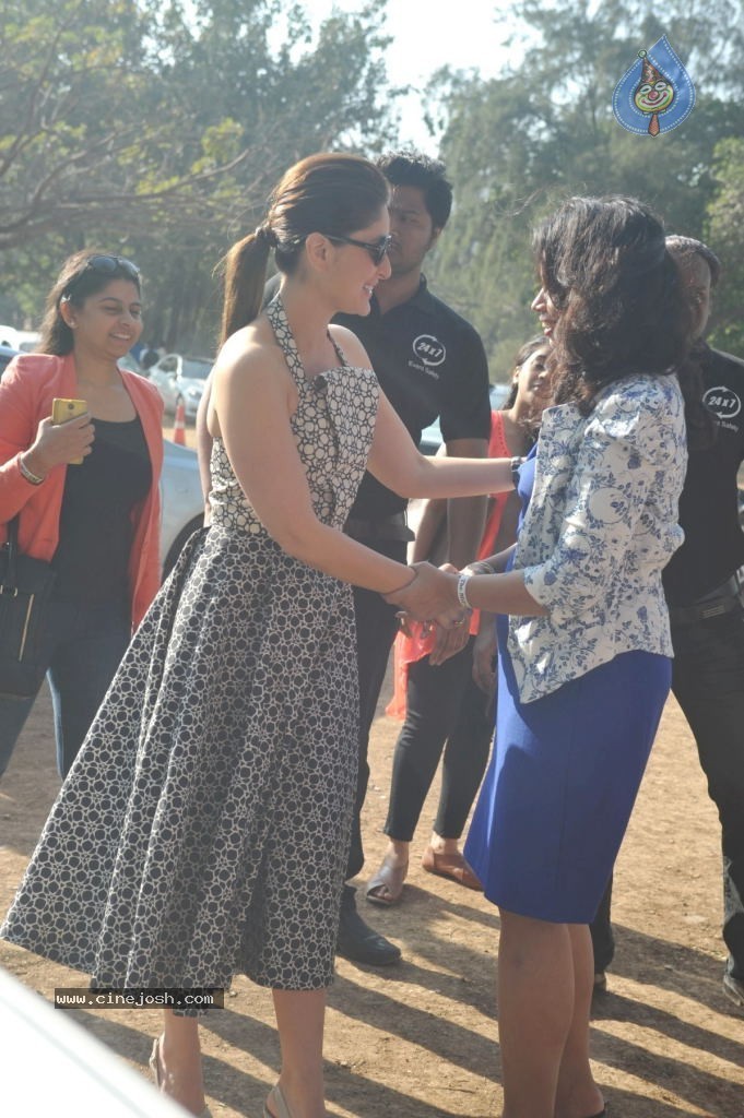 Bolly Celebs at the MID DAY Trophy Event - 2 / 43 photos