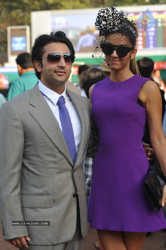 Bolly Celebs at the MID DAY Trophy Event - 20 / 43 photos