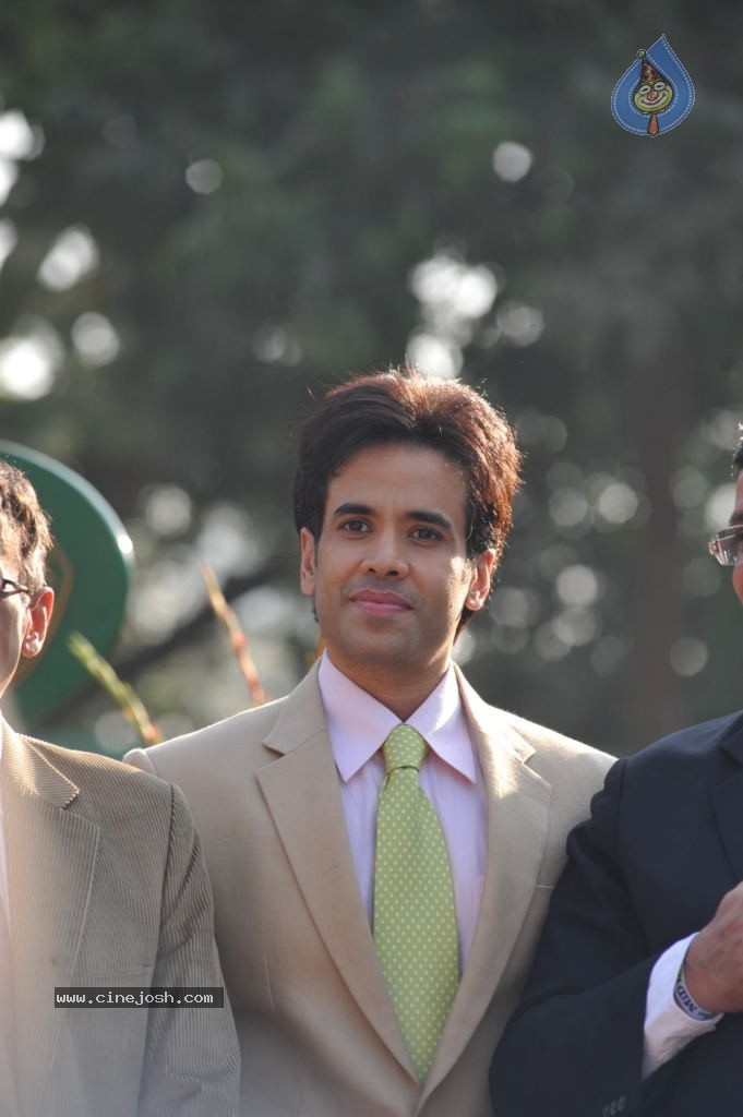 Bolly Celebs at the MID DAY Trophy Event - 27 / 43 photos
