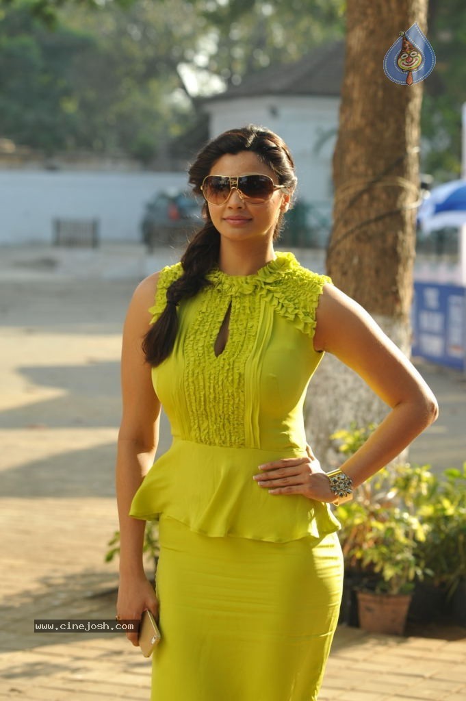 Bolly Celebs at the MID DAY Trophy Event - 38 / 43 photos