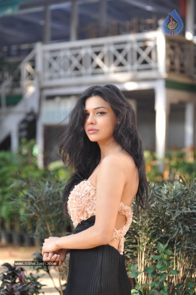 Bolly Celebs at the MID DAY Trophy Event - 39 / 43 photos