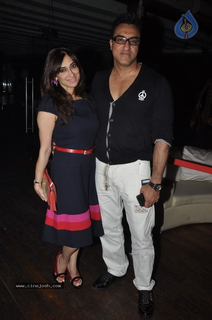 Bolly Celebs at Tulip Joshi Bday Bash - 15 / 34 photos