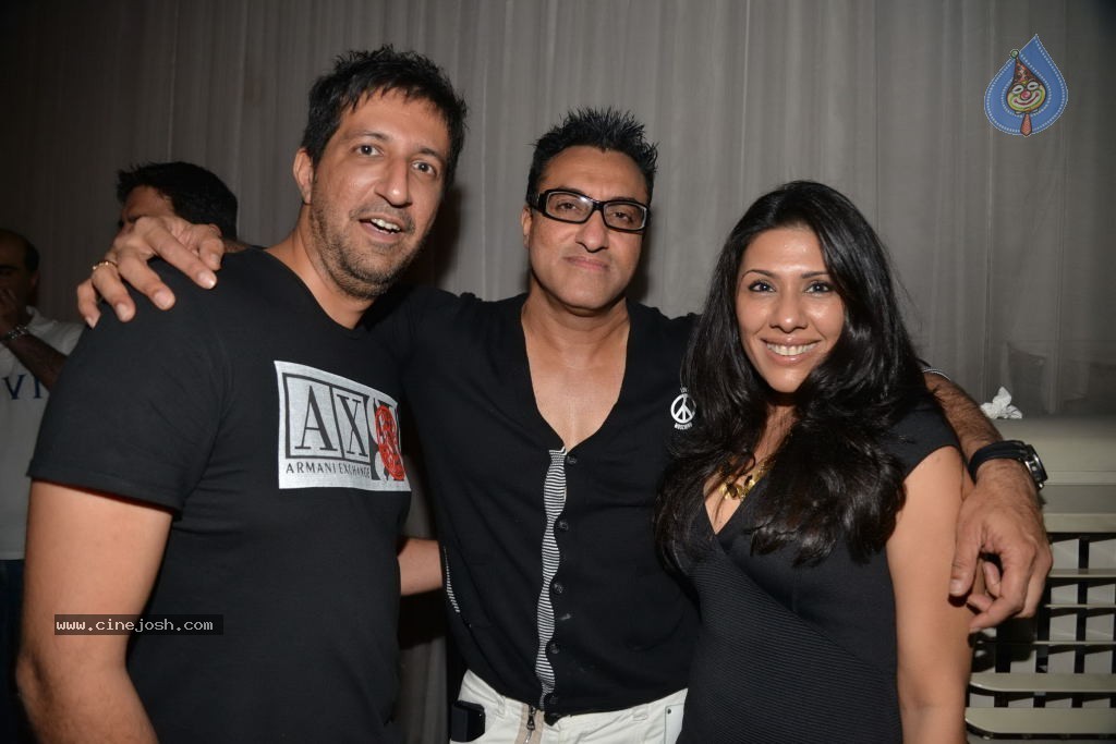 Bolly Celebs at Tulip Joshi Bday Bash - 29 / 34 photos