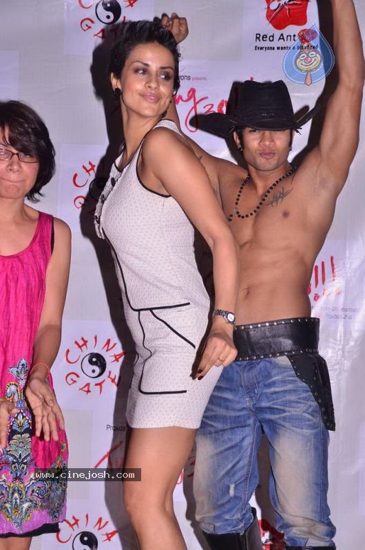 Bolly Celebs at Turning 30 Bash - 66 / 84 photos