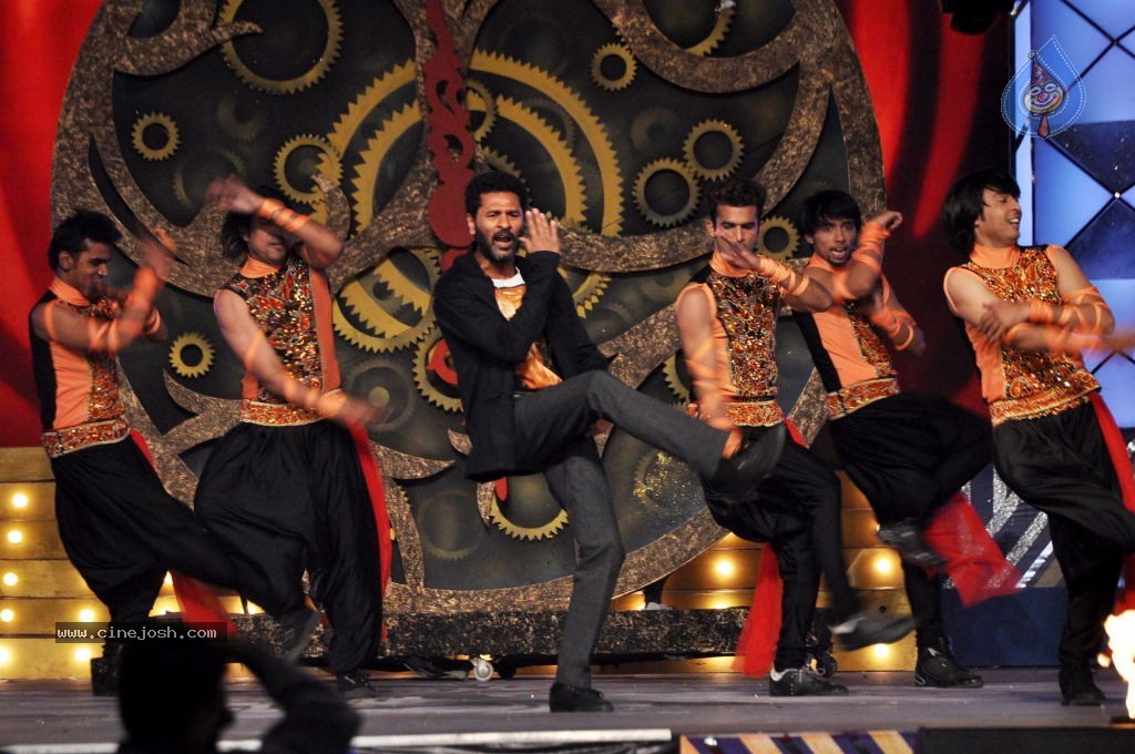 Bolly Celebs at UMANG 2014 - 25 / 108 photos