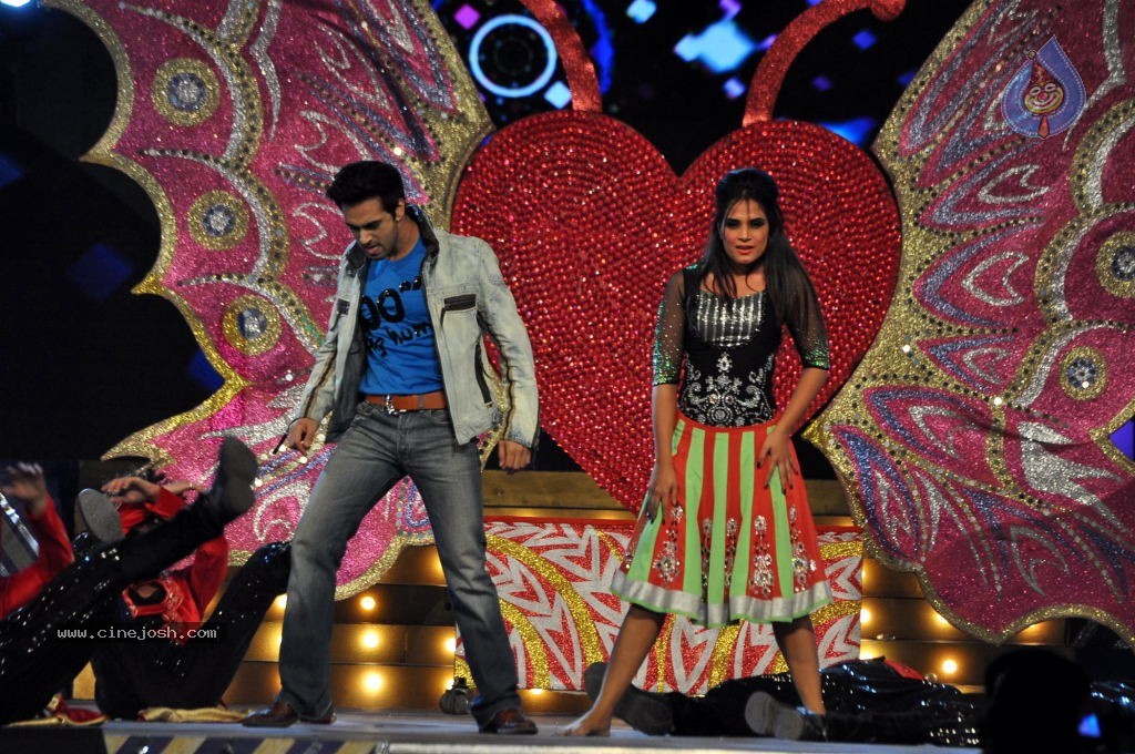 Bolly Celebs at UMANG 2014 - 28 / 108 photos