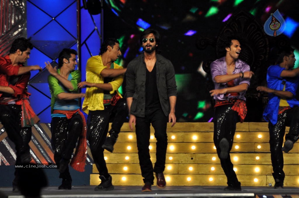 Bolly Celebs at UMANG 2014 - 33 / 108 photos
