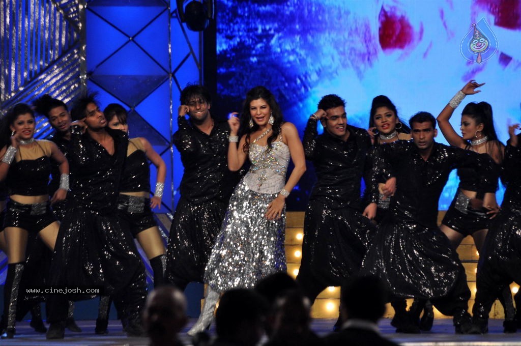 Bolly Celebs at UMANG 2014 - 34 / 108 photos