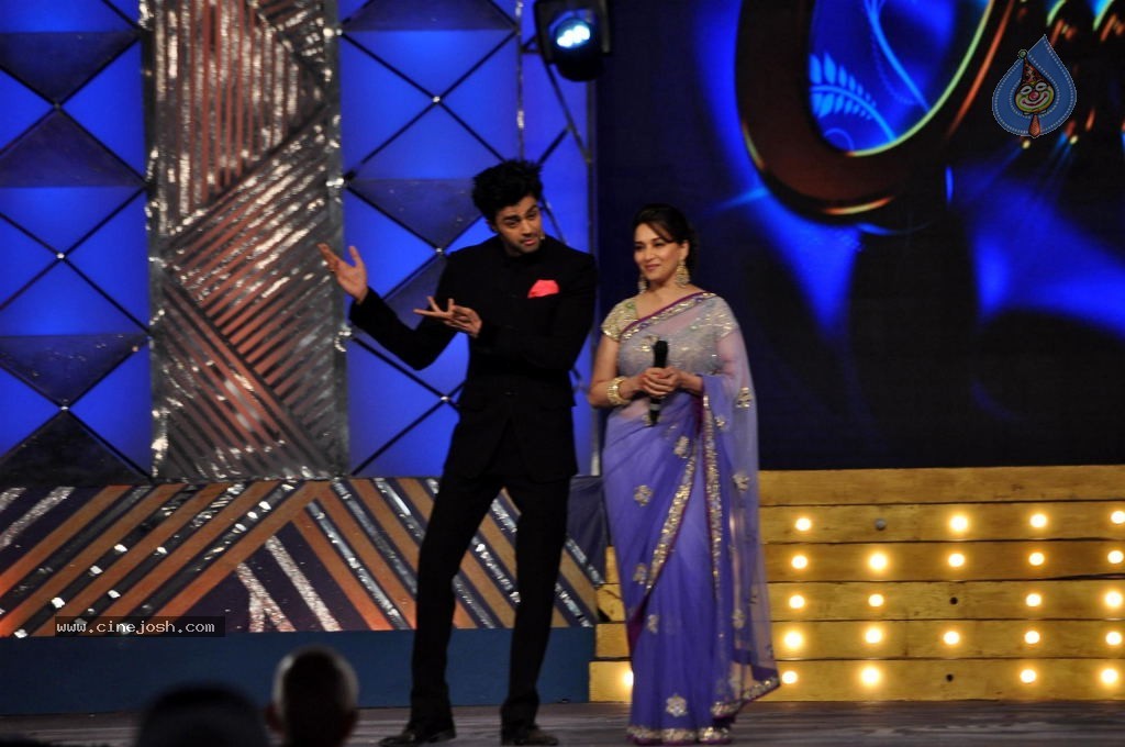 Bolly Celebs at UMANG 2014 - 37 / 108 photos