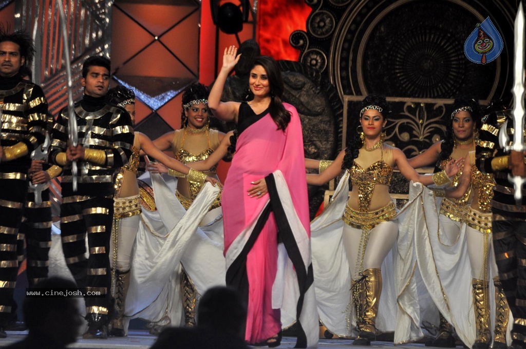 Bolly Celebs at UMANG 2014 - 38 / 108 photos