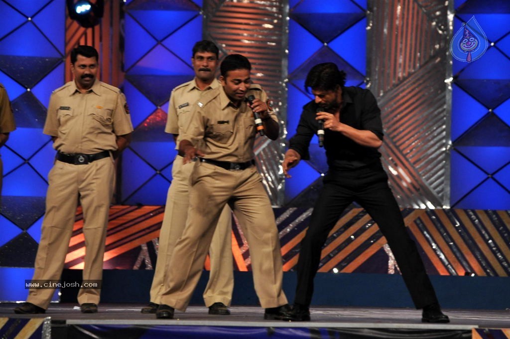 Bolly Celebs at UMANG 2014 - 43 / 108 photos