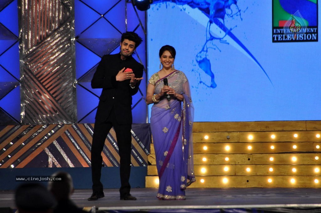 Bolly Celebs at UMANG 2014 - 49 / 108 photos