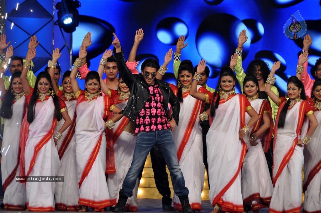 Bolly Celebs at UMANG 2014 - 63 / 108 photos