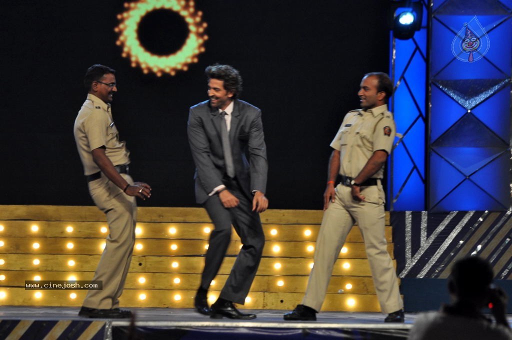 Bolly Celebs at UMANG 2014 - 68 / 108 photos