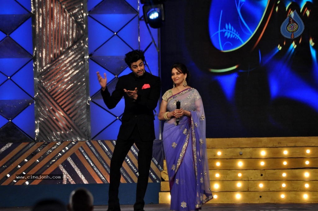 Bolly Celebs at UMANG 2014 - 72 / 108 photos