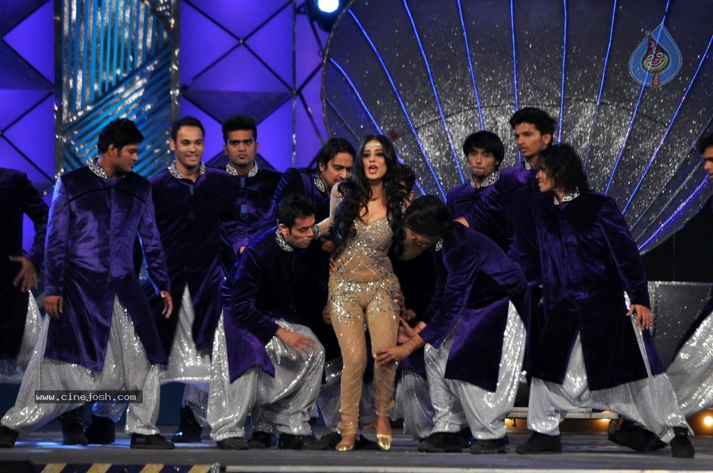 Bolly Celebs at UMANG 2014 - 78 / 108 photos
