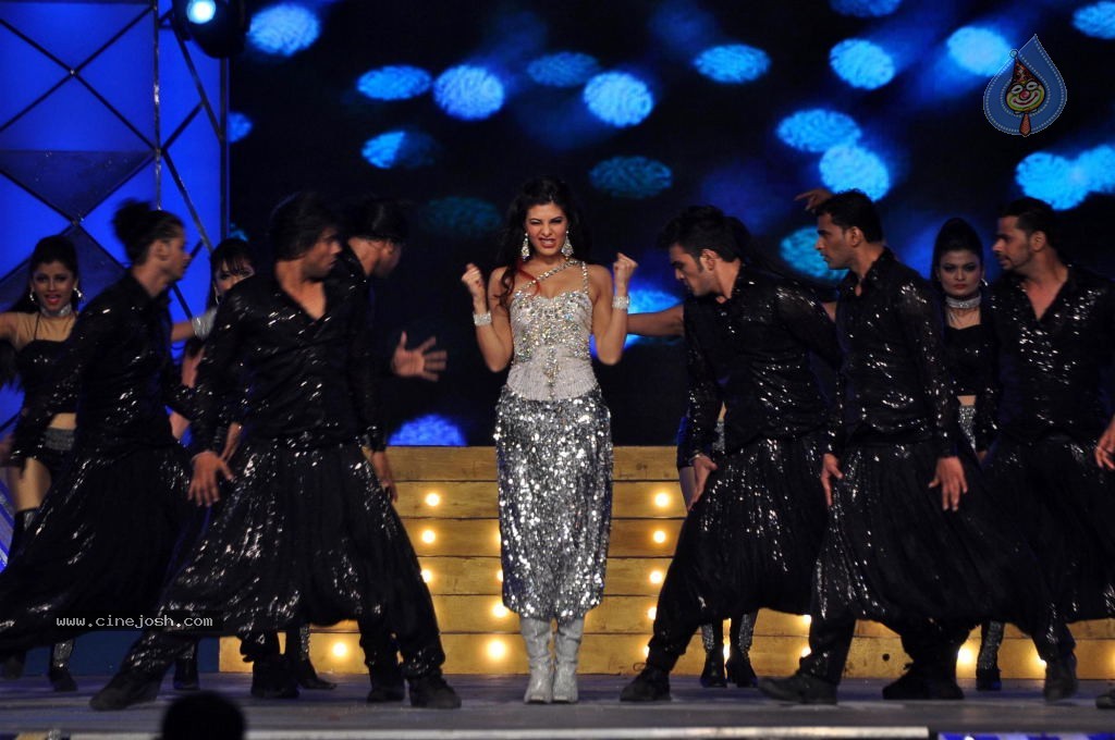 Bolly Celebs at UMANG 2014 - 86 / 108 photos