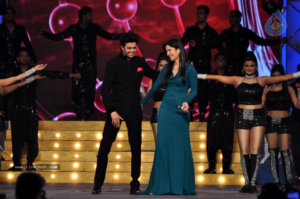 Bolly Celebs at UMANG 2014 - 88 / 108 photos
