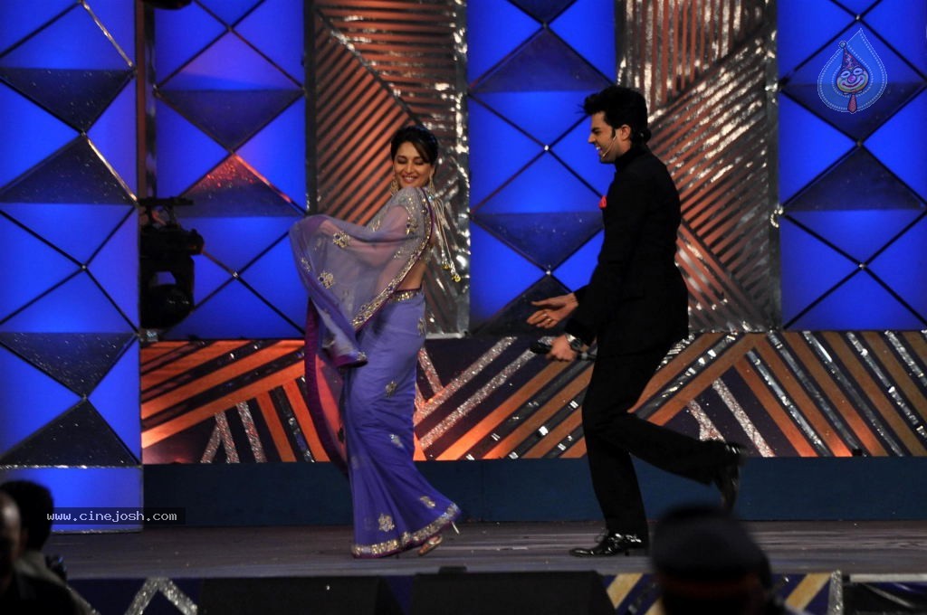 Bolly Celebs at UMANG 2014 - 97 / 108 photos