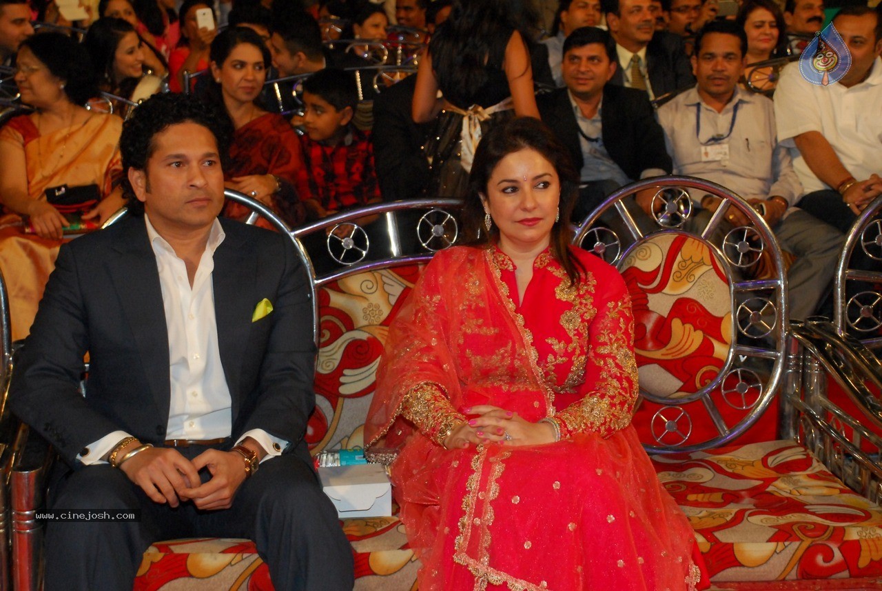 Bolly Celebs at Umang Event 01 - 2 / 120 photos