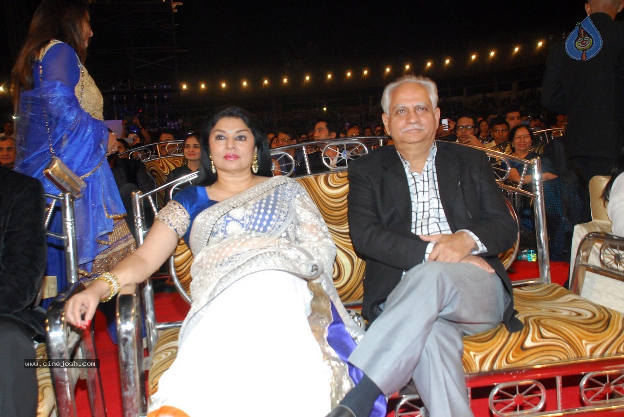 Bolly Celebs at Umang Event 01 - 9 / 120 photos
