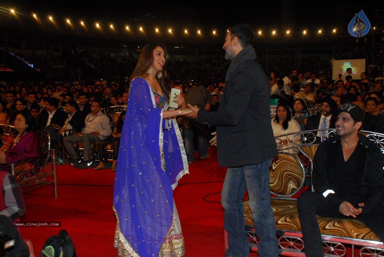 Bolly Celebs at Umang Event 01 - 19 / 120 photos
