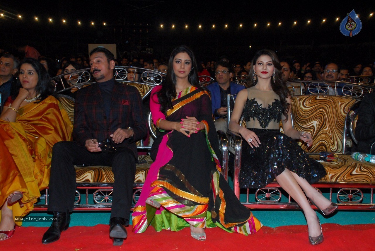 Bolly Celebs at Umang Event 01 - 29 / 120 photos
