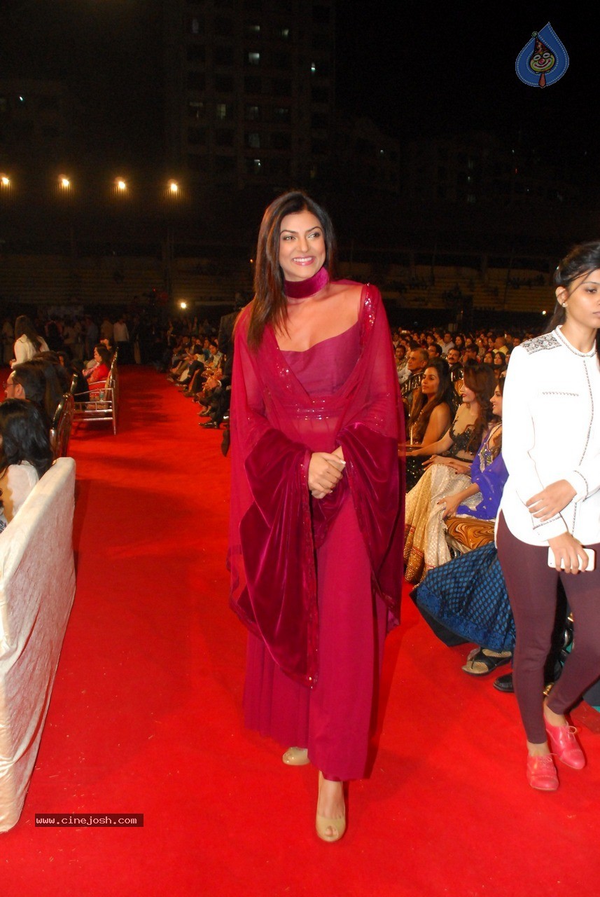 Bolly Celebs at Umang Event 01 - 38 / 120 photos