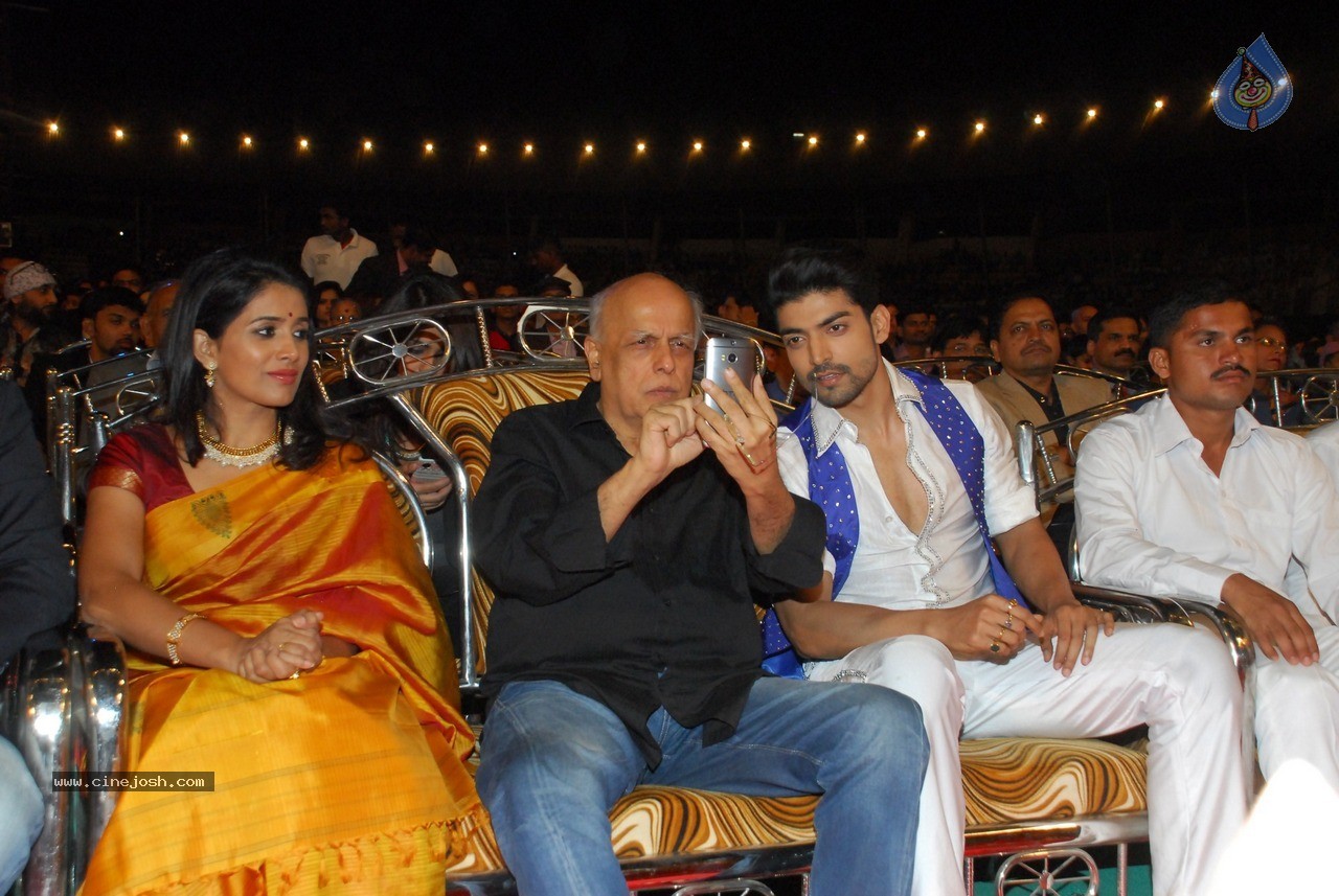 Bolly Celebs at Umang Event 01 - 47 / 120 photos