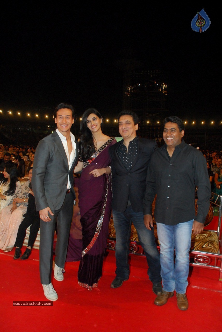 Bolly Celebs at Umang Event 01 - 50 / 120 photos