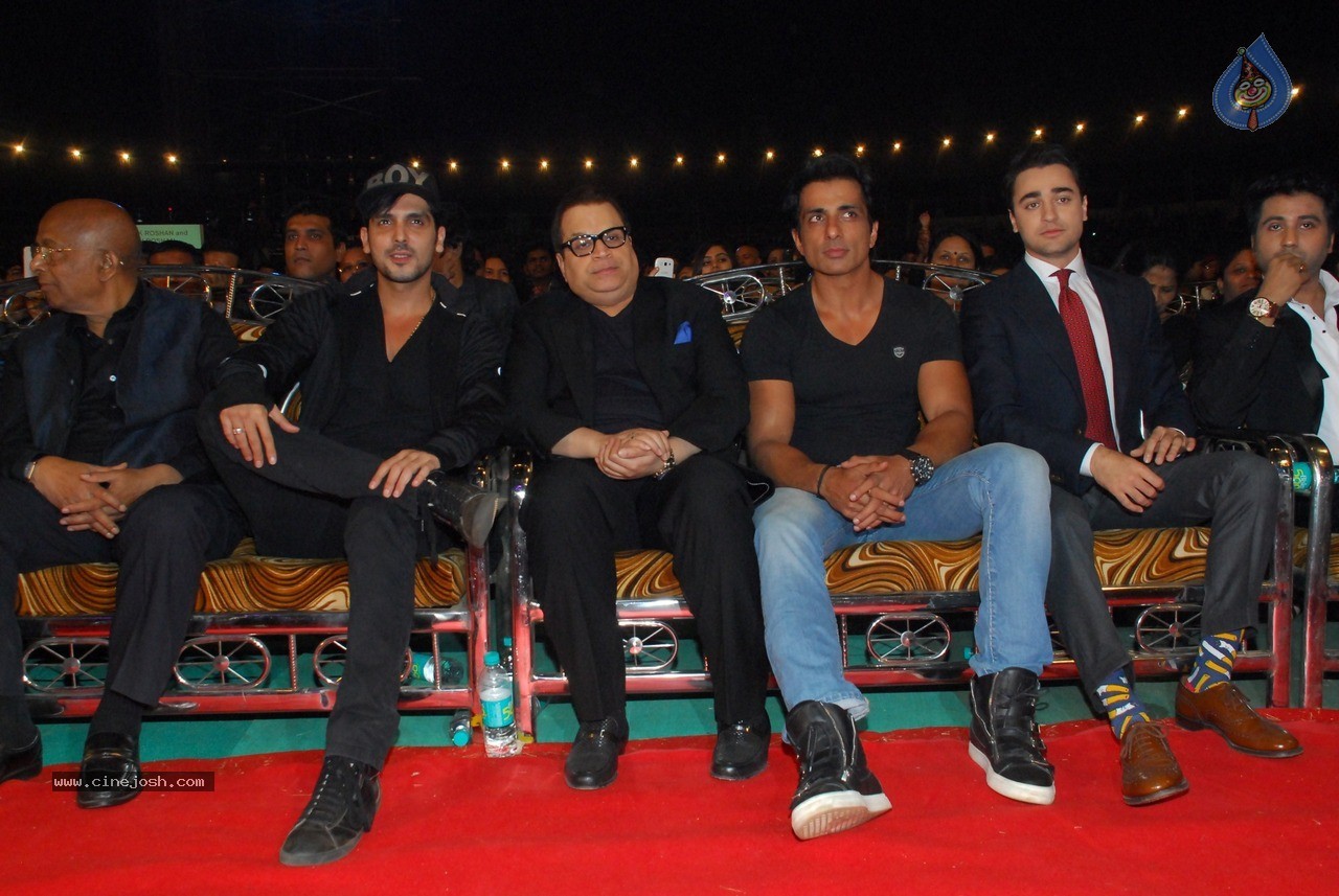 Bolly Celebs at Umang Event 01 - 57 / 120 photos
