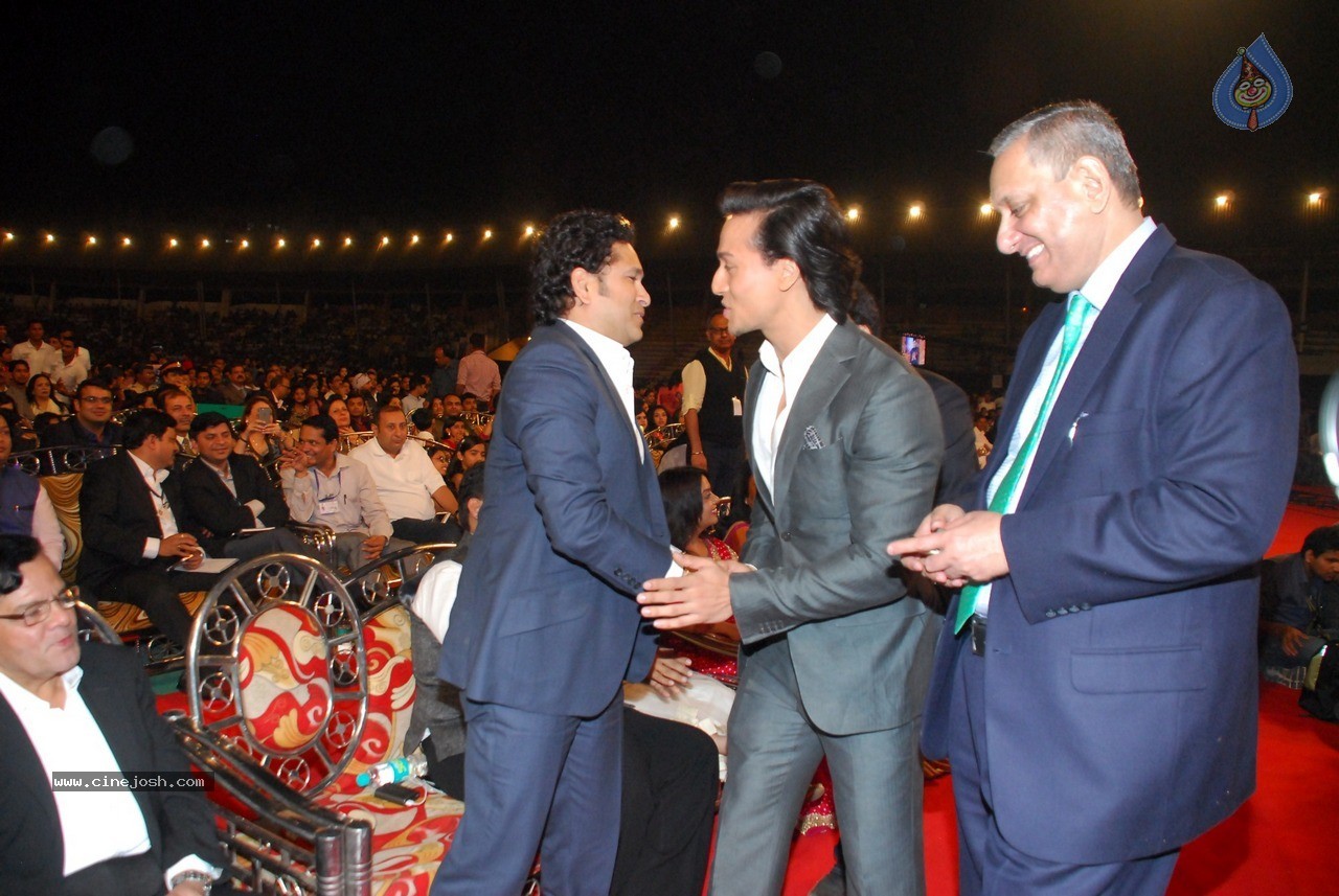 Bolly Celebs at Umang Event 01 - 92 / 120 photos