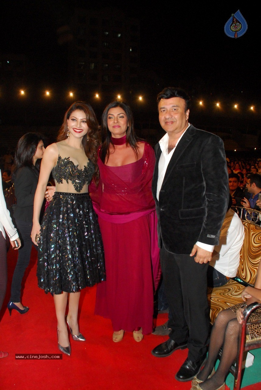 Bolly Celebs at Umang Event 01 - 108 / 120 photos