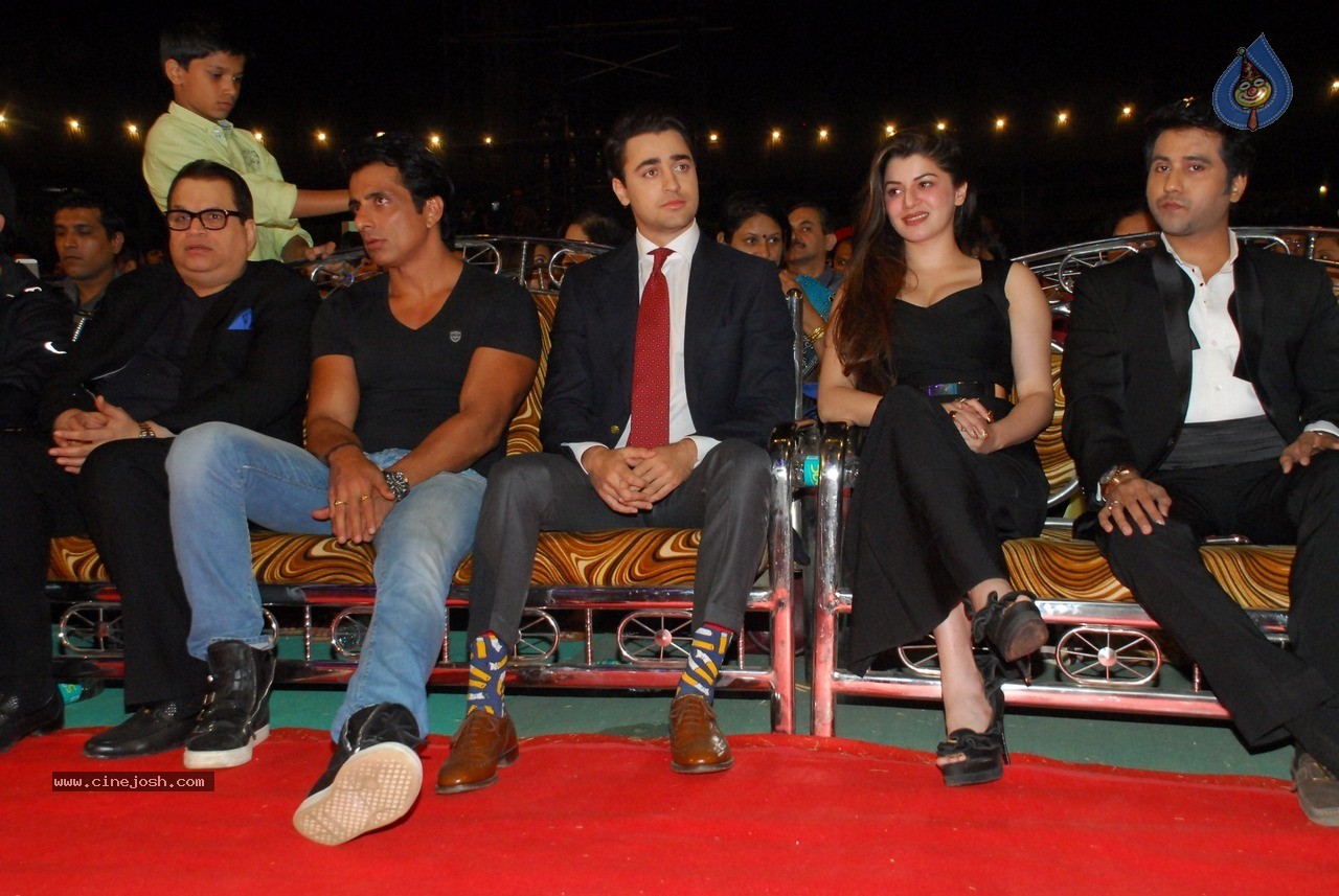 Bolly Celebs at Umang Event 01 - 114 / 120 photos