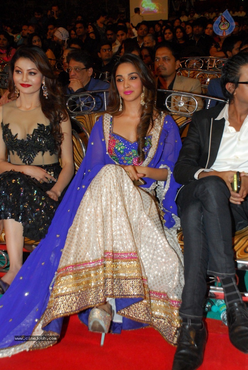 Bolly Celebs at Umang Event 01 - 120 / 120 photos