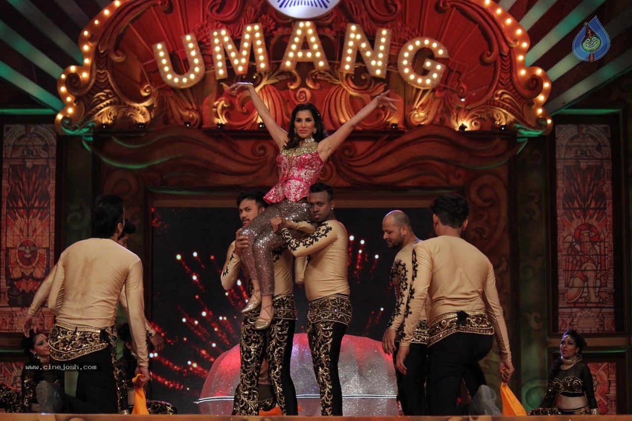 Bolly Celebs at Umang Event 02 - 18 / 98 photos