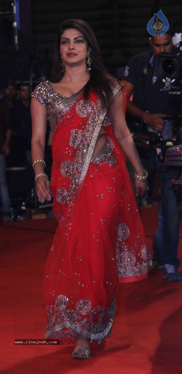 Bolly Celebs at Umang Event 02 - 22 / 98 photos