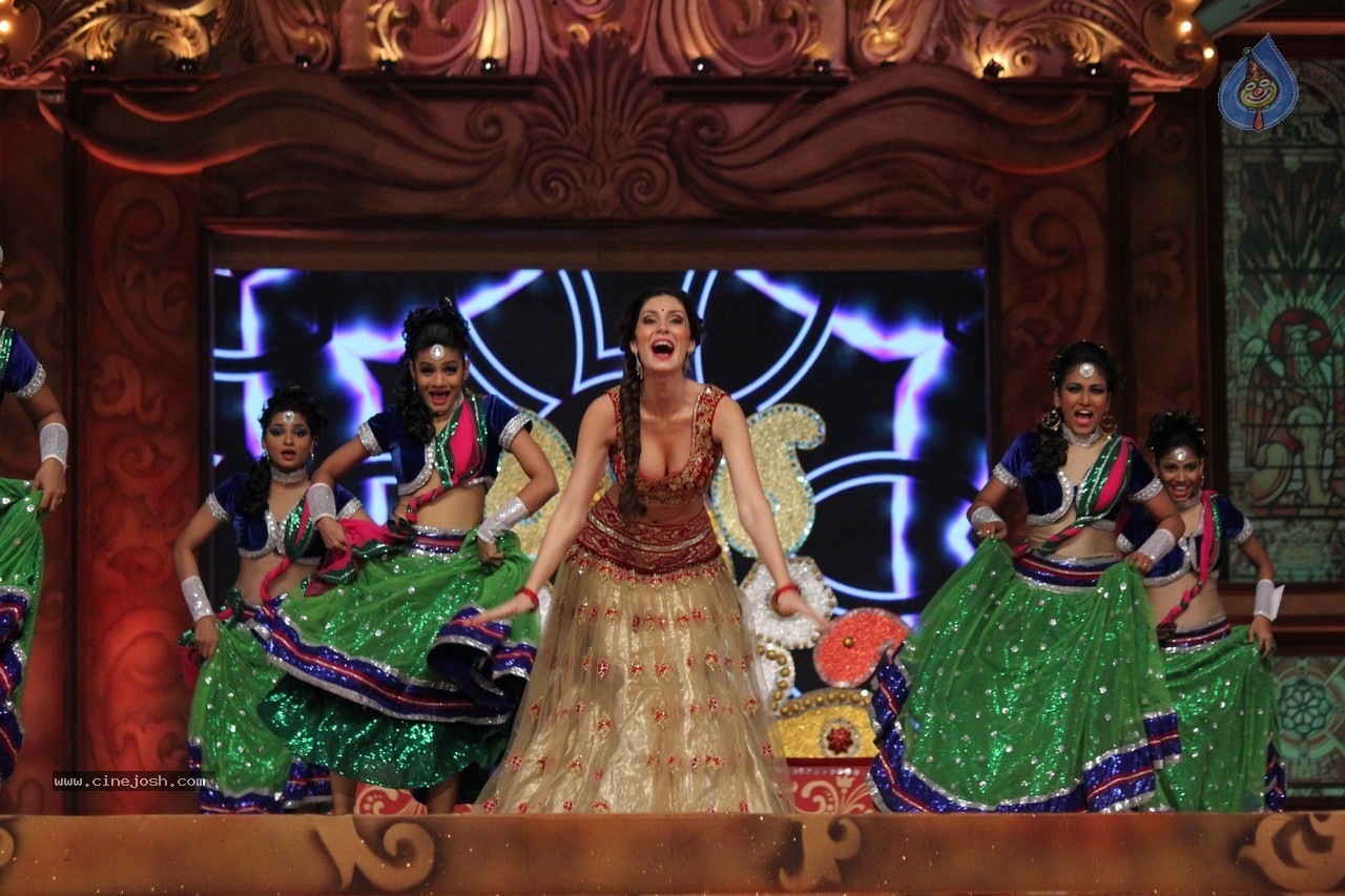 Bolly Celebs at Umang Event 02 - 23 / 98 photos