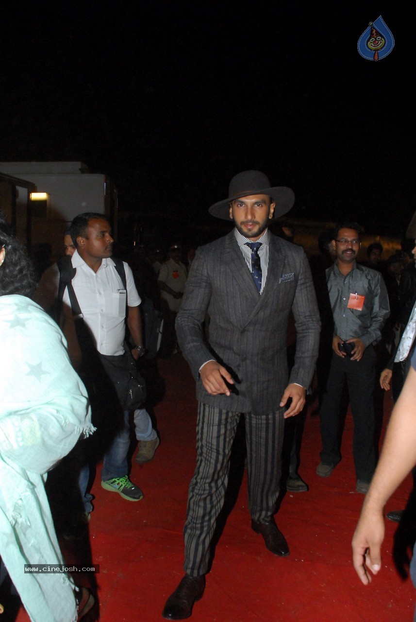 Bolly Celebs at Umang Event 02 - 29 / 98 photos
