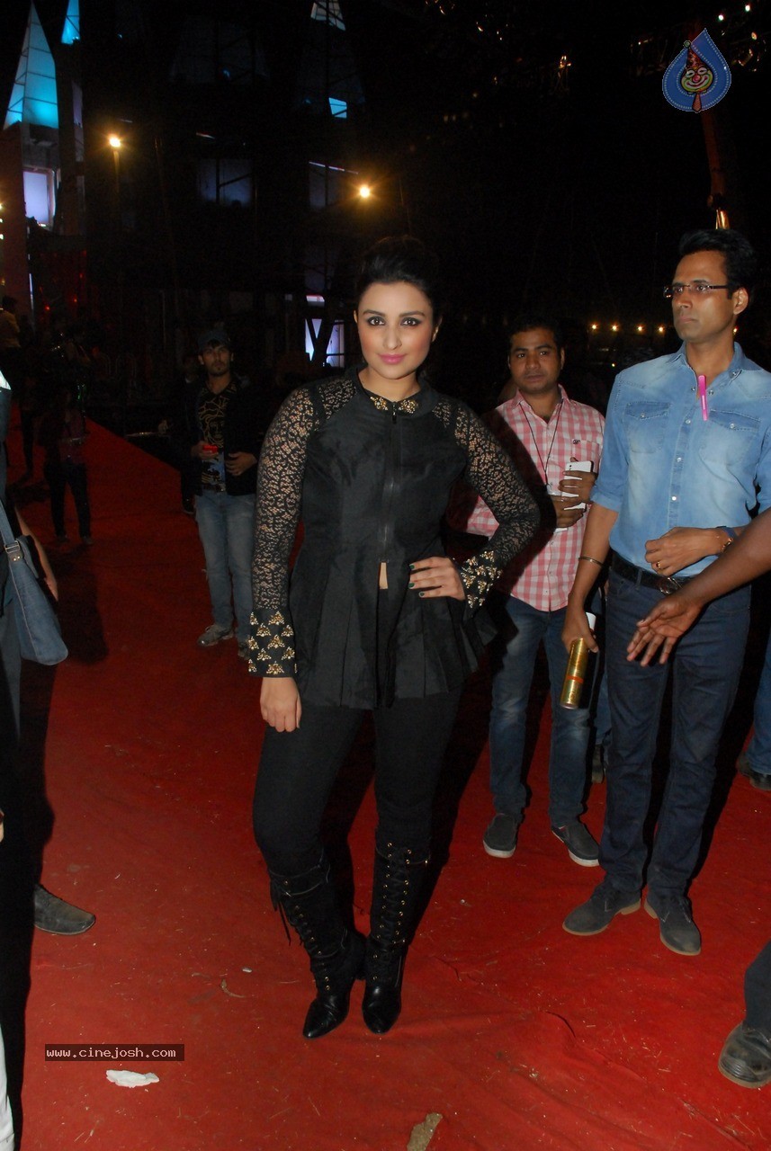 Bolly Celebs at Umang Event 02 - 47 / 98 photos