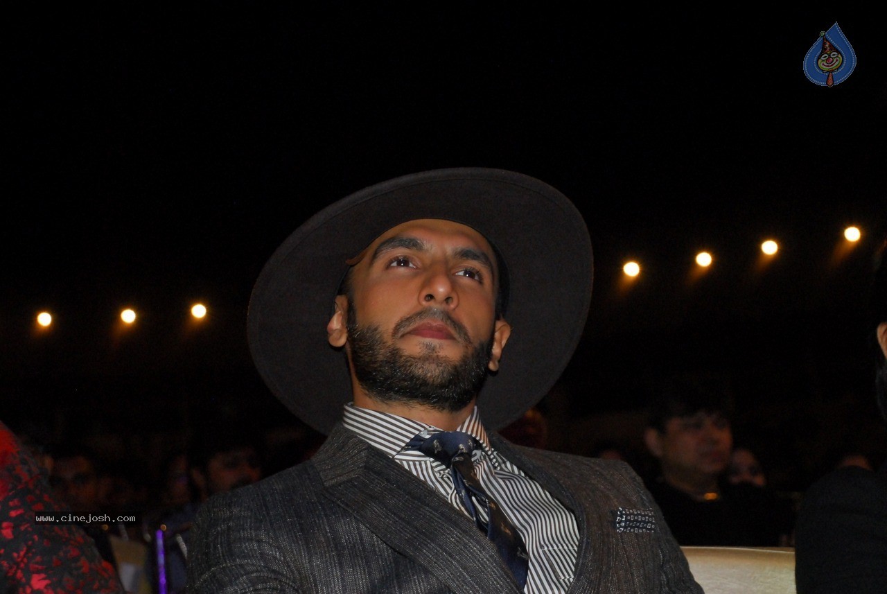 Bolly Celebs at Umang Event 02 - 48 / 98 photos