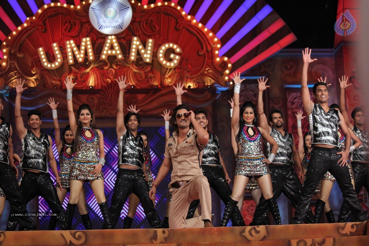 Bolly Celebs at Umang Event 02 - 58 / 98 photos