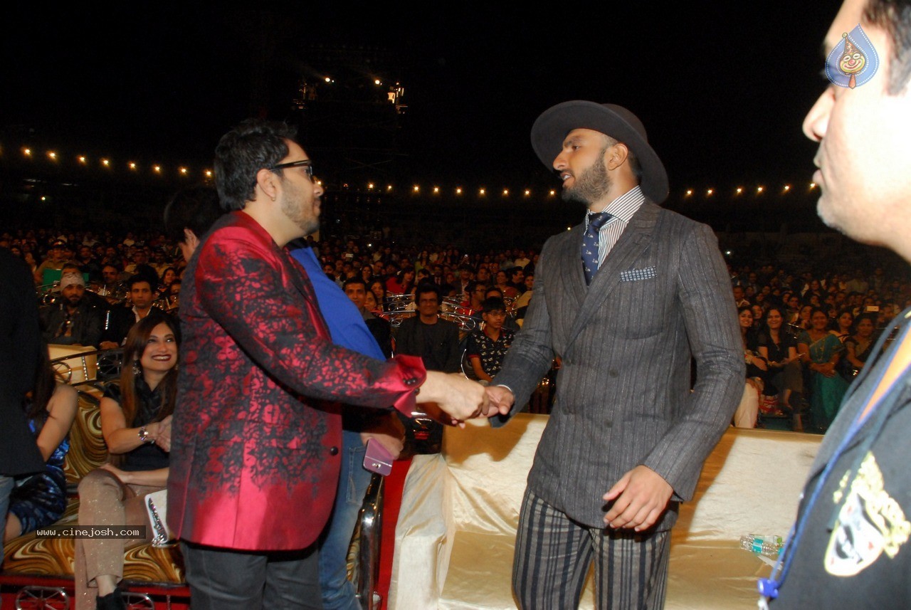 Bolly Celebs at Umang Event 02 - 67 / 98 photos