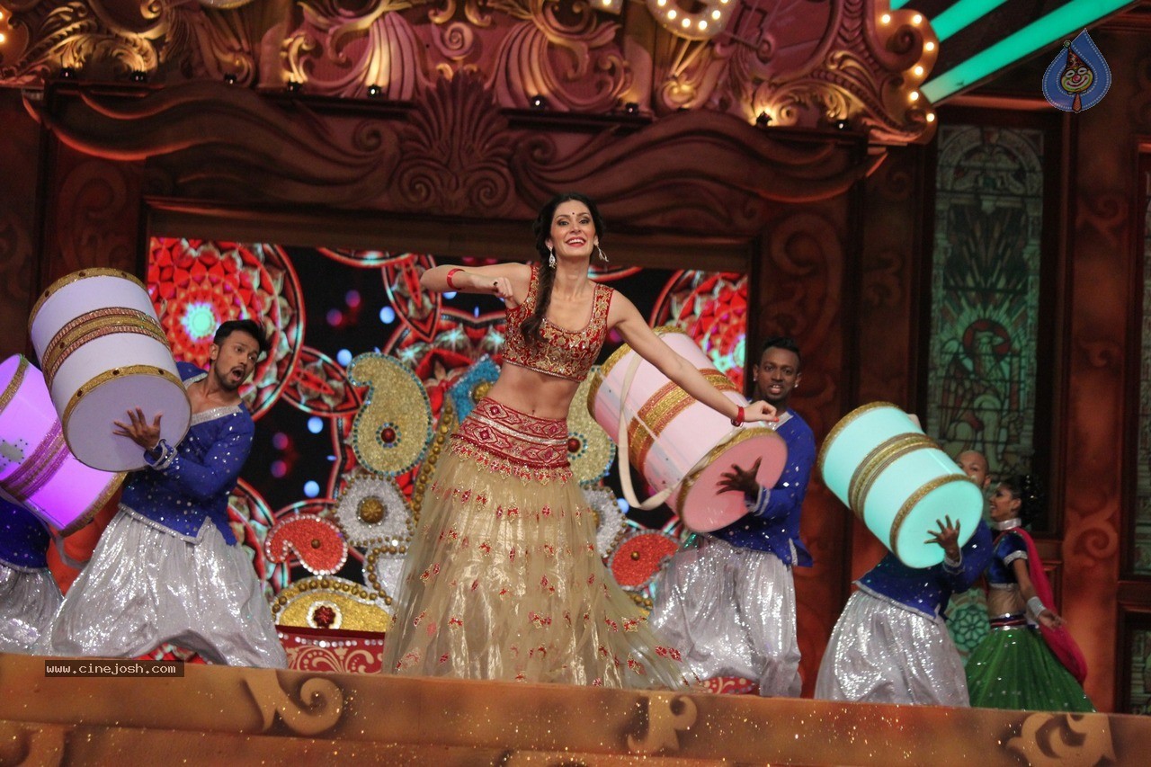 Bolly Celebs at Umang Event 02 - 69 / 98 photos